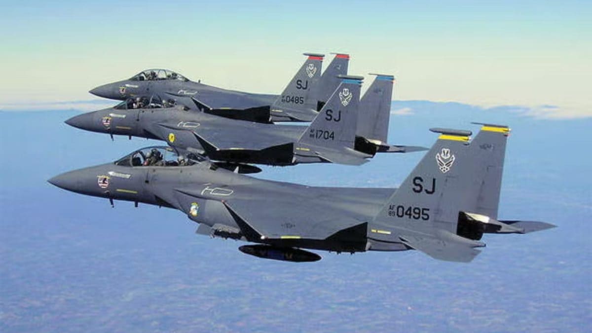 Image of a US fighter jet flying. The article discusses Iran using a new air defense system against a US jet.