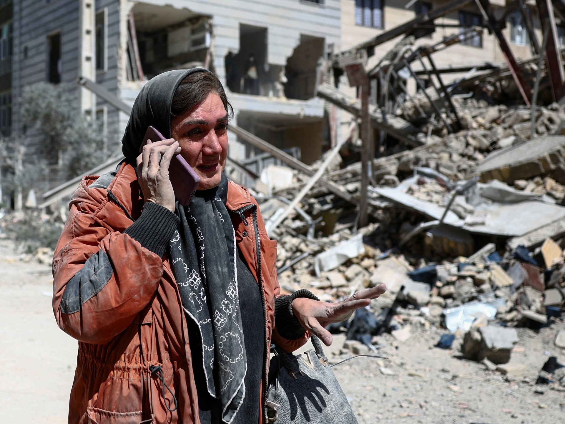 Mediators scramble to secure an Iran ceasefire plan as Trump's deadline looms. Can a 45-day truce prevent further escalation in the conflict?