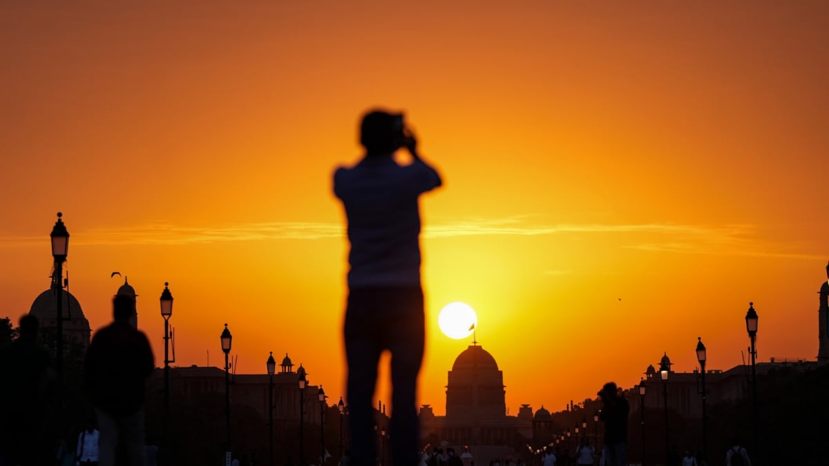 A general view of a hot, sunny day in Delhi with heat haze. The image represents the severe heatwave conditions in the capital city.