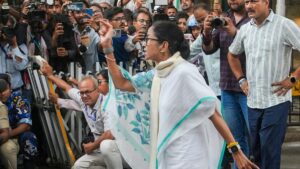 Mamata Banerjee alleging EVM tampering in front of media