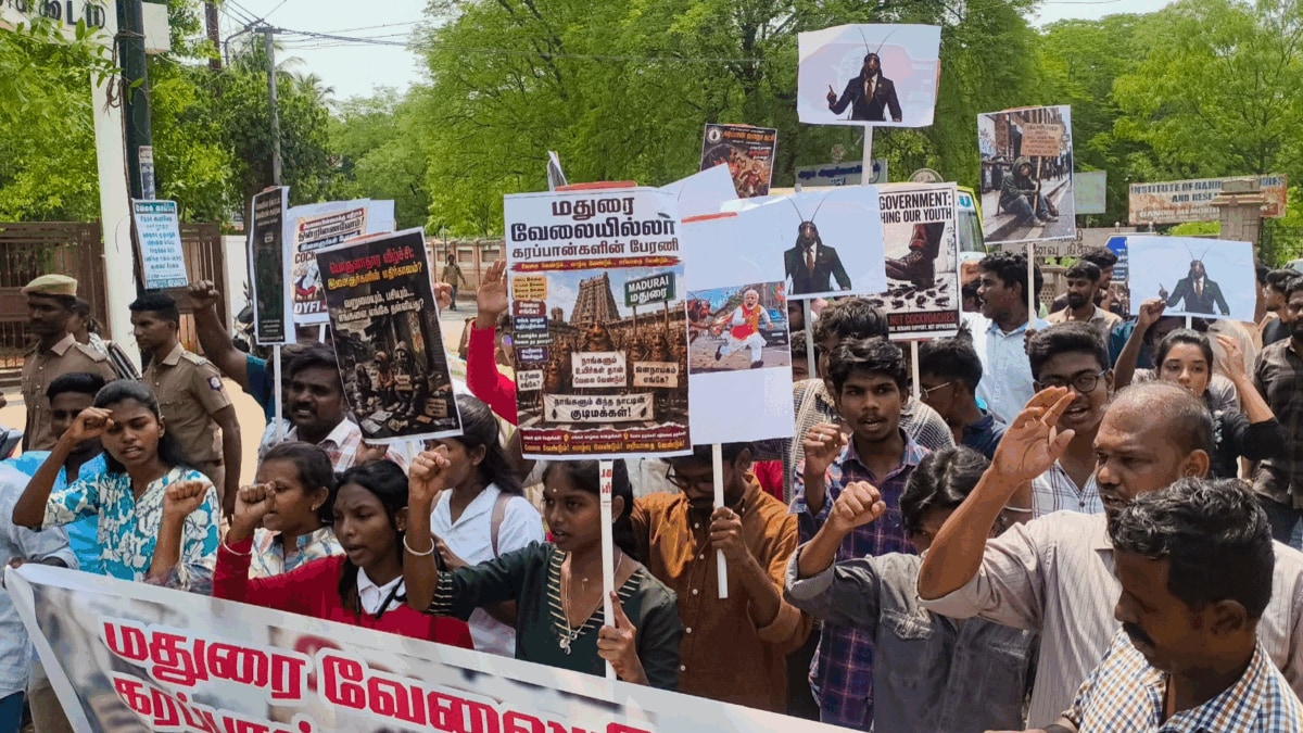 Youths in Madurai hold Cockroach Rally to protest unemployment