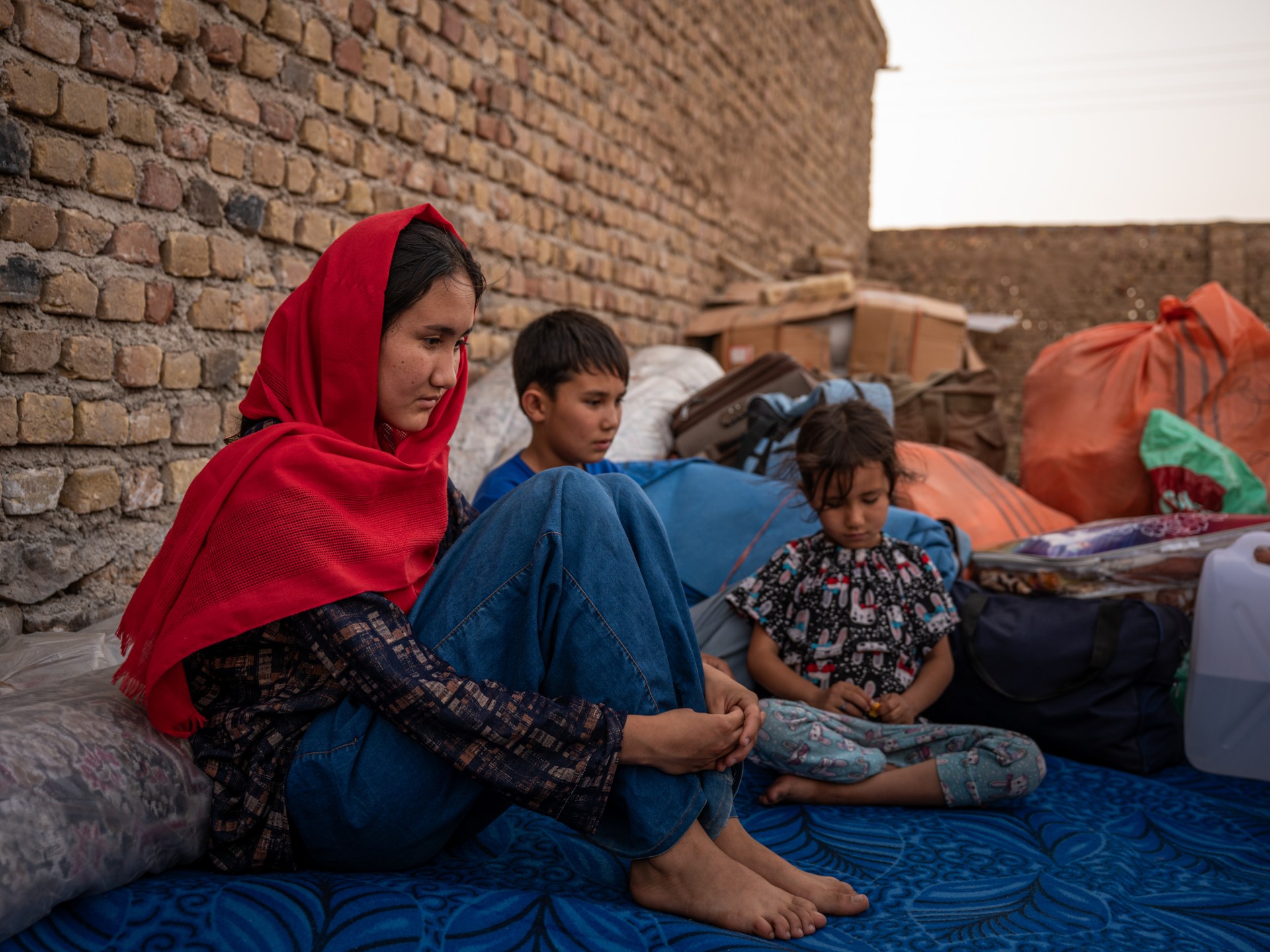 Image depicting the return of displaced people to their changed homelands, highlighting the challenges faced.