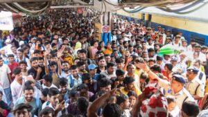 Image of a crowded Patna railway station during protests.