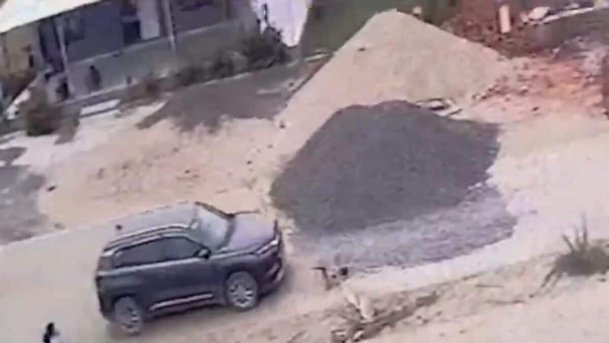 Street scene in Surat, Gujarat, where a tragic hit-and-run car accident claimed the life of a five-year-old girl, sparking a police investigation.