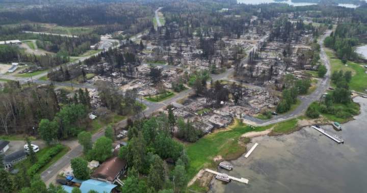 Saskatchewan Public Safety Agency VP Steve Roberts exits after critical wildfire report.