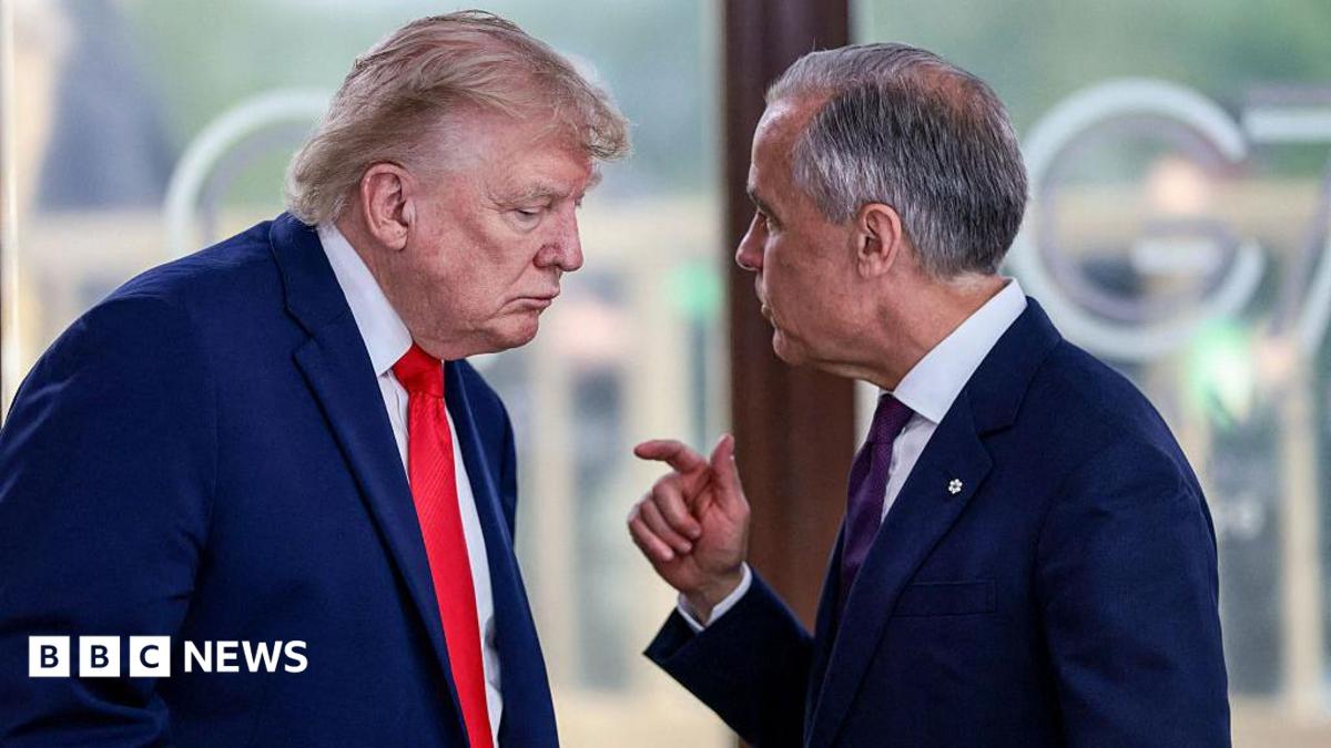 US President Donald Trump (L) and Canada's Prime Minister Mark Carney (R) amidst trade discussions.