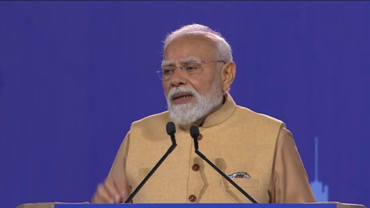 Prime Minister Modi addresses Indian diaspora in Melbourne, emphasizing India's aspiration to become a top 3 economy globally.