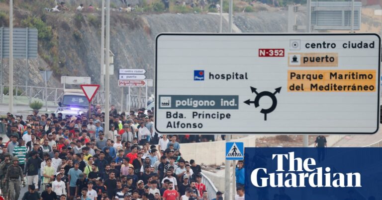 Spanish and Moroccan authorities manage border crossing in Ceuta