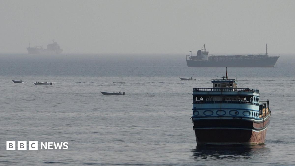 News article on Iran's agreement with Oman regarding shipping routes through the Strait of Hormuz amidst US tensions.