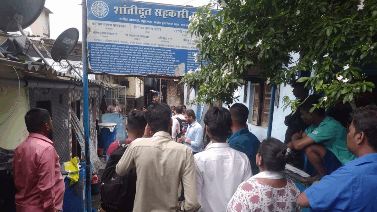 Image showing a police investigation scene following a fatal incident in Vikhroli.