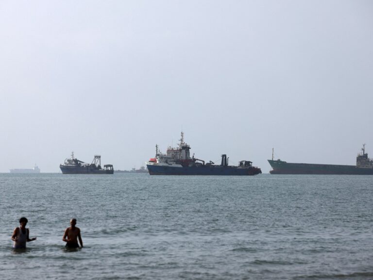 News article detailing the increase in oil prices due to US-Iran strikes in the Strait of Hormuz.