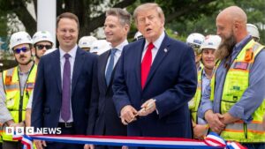 Major US television networks protest against the recent White House media restrictions.