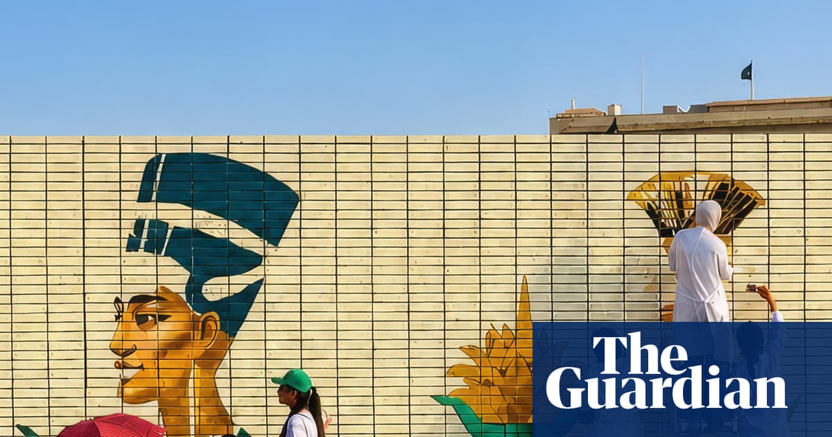 A controversial mural in Tahrir Square depicting ancient Egyptian royals was painted over following public outcry.