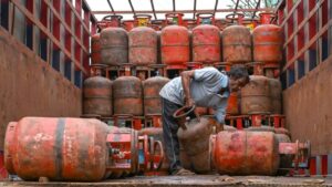 Graph showing the rising cost of commercial LPG cylinders in Delhi and its impact on businesses.