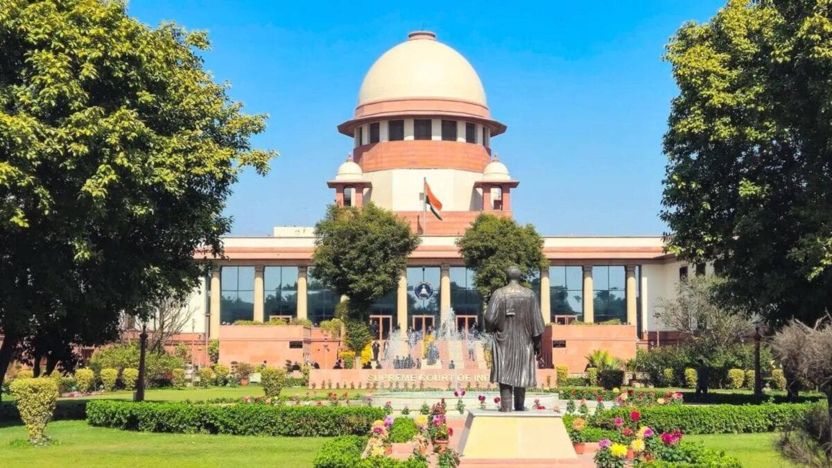 Supreme Court of India courtroom, representing the legal judgment regarding Maharashtra FDA regulations.