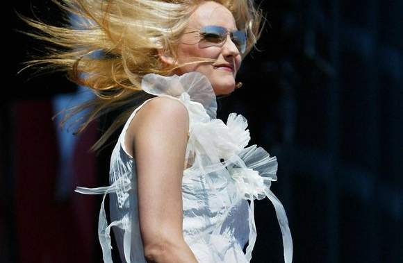 Sass Jordan performing on stage in 2003