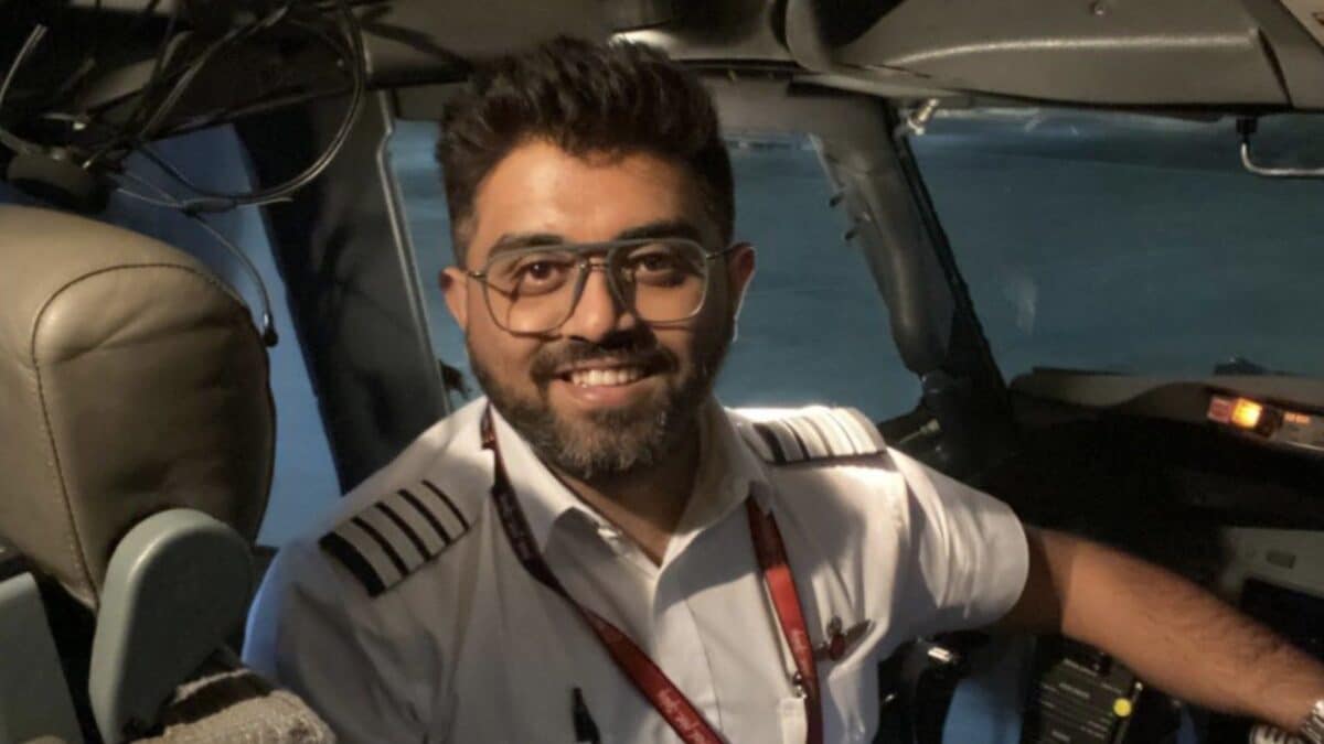 Captain Smit Machchhar is being celebrated as a hero by his Mumbai neighbors following his brave actions on a Flydubai flight.